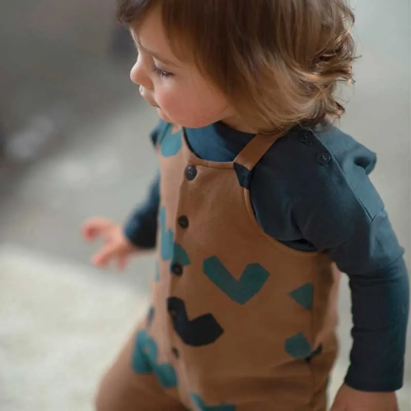 Camiseta y peto bebé estampado corazones de Babyclic