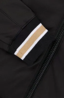 Chaqueta con capucha con insignia de logo para niños