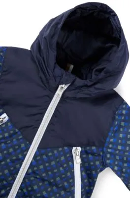 Chaqueta con capucha para niños con monogramas estampados