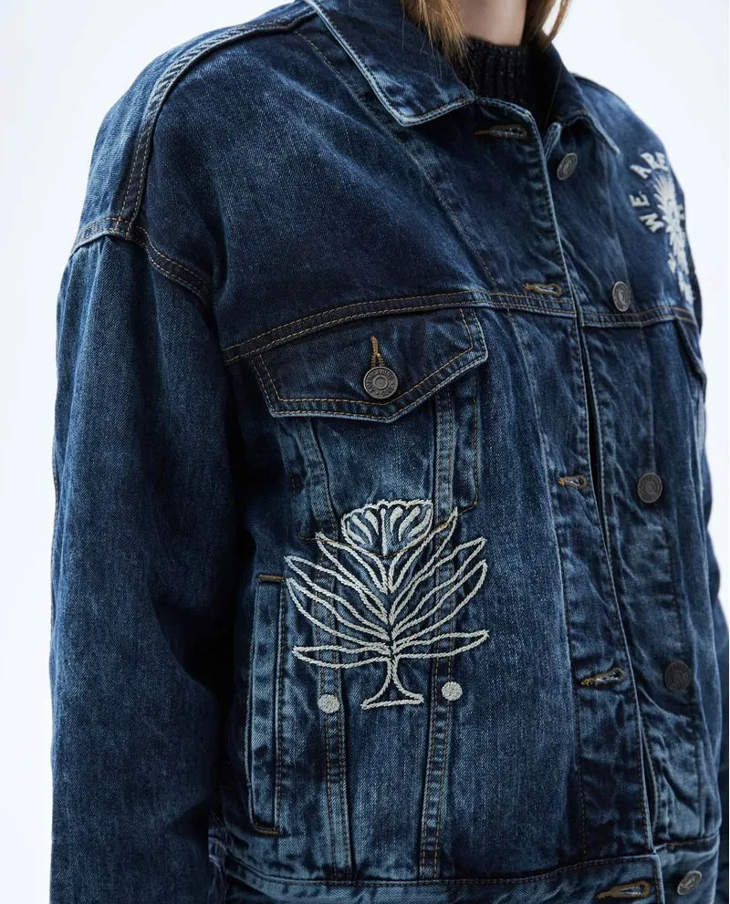 Chaqueta con detalles bordados para mujer