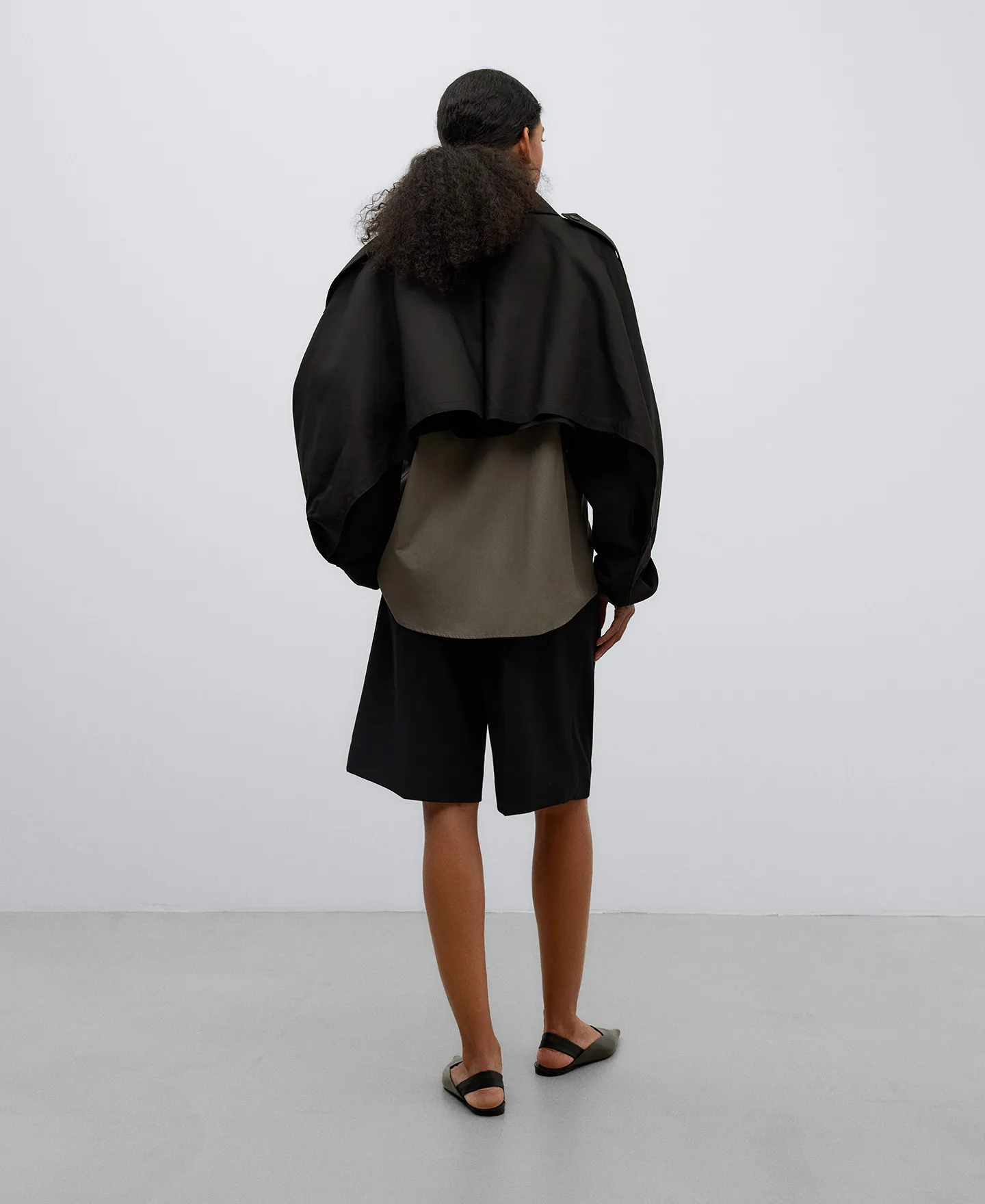 Chaqueta corta negra mujer