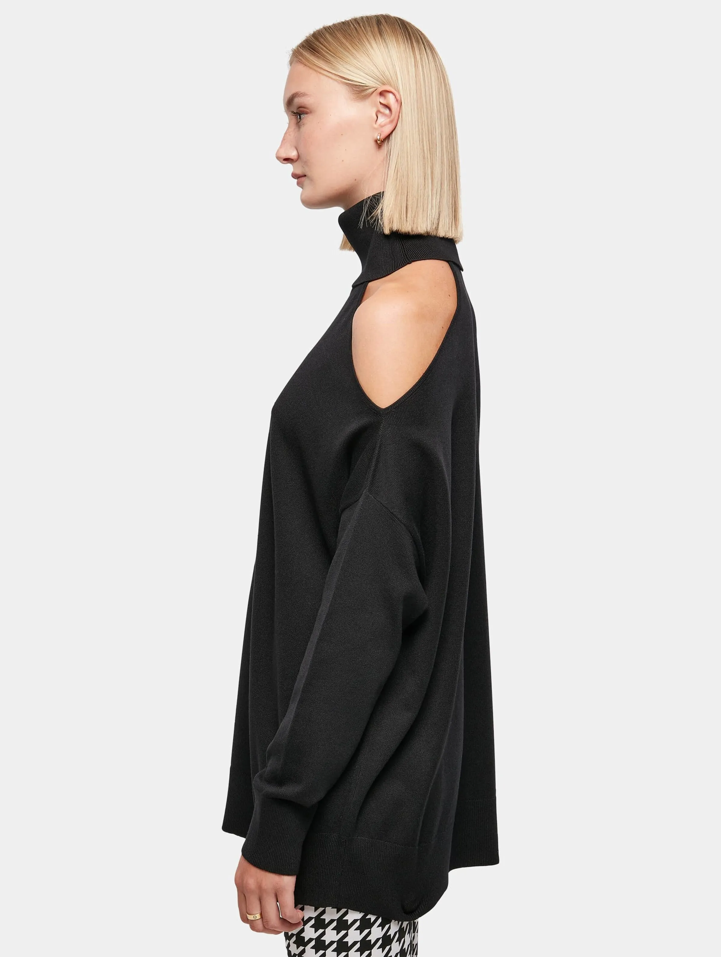 Ladies Cold Shoulder Turtelneck
