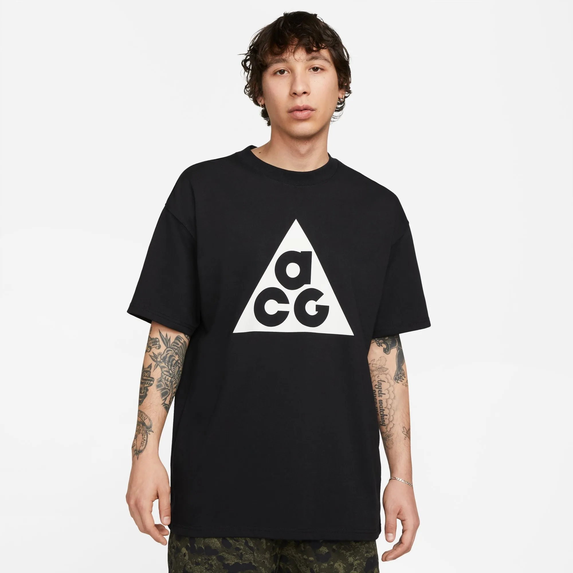 NIKE ACG SHORTSLEEVE TEE BLACK