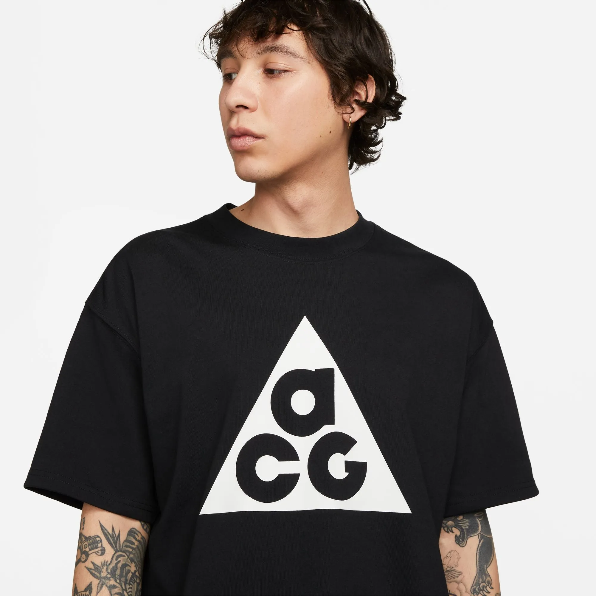 NIKE ACG SHORTSLEEVE TEE BLACK