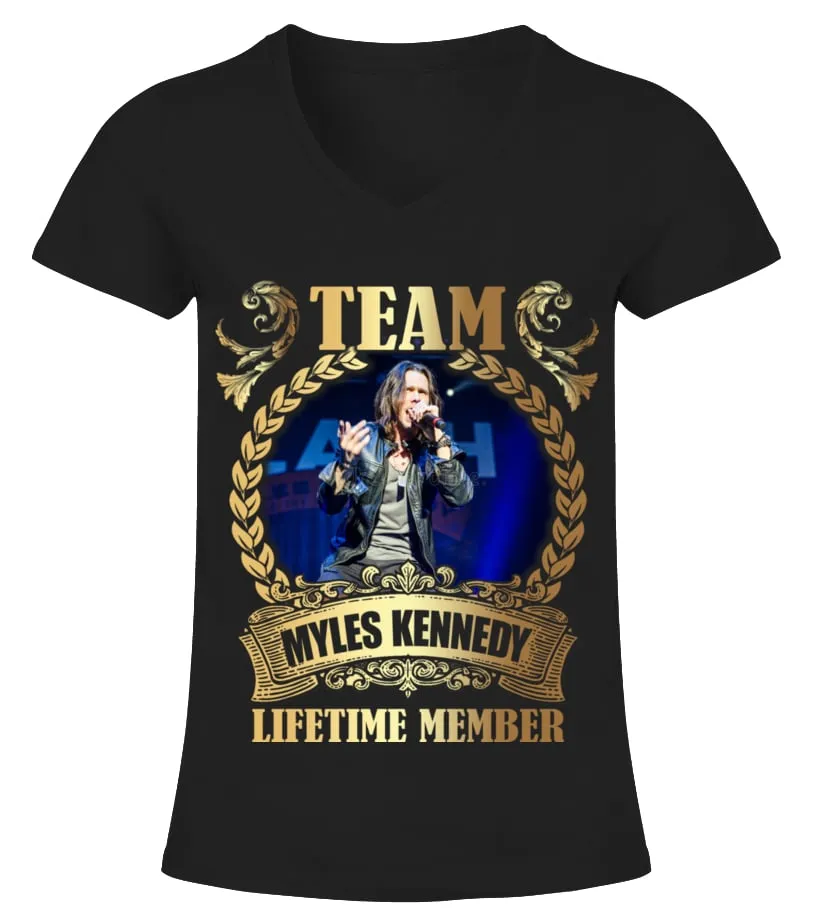 TEAM MYLES KENNEDY  LIFETIME MEMBER CAMISETA CUELLO PICO MUJER