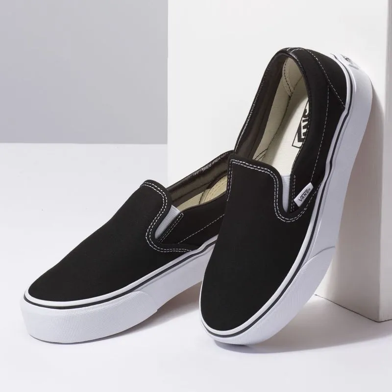 TENIS DE PLATAFORMA NEGROS CLASSIC SLIPON VANS