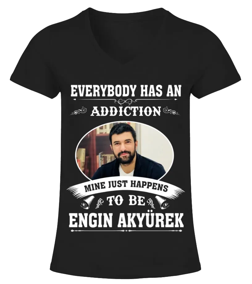 TO BE ENGIN AKYUREK Camiseta cuello pico Mujer