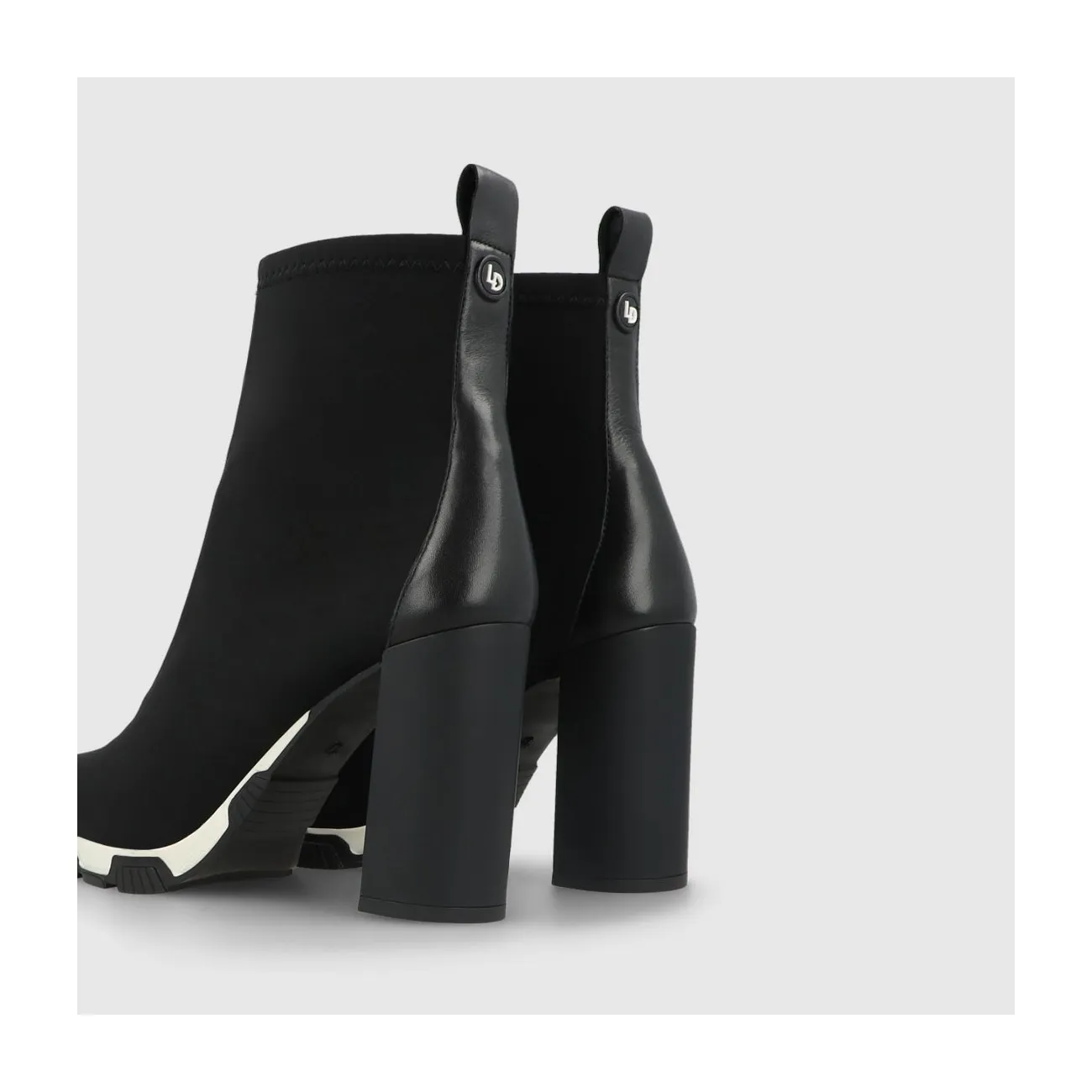 UNAIRE BLACK